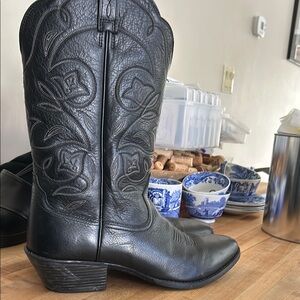 Ariat size 11 Black Leather Cowboy Boots
